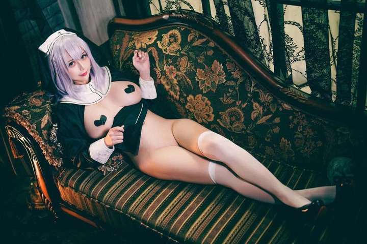 anh cosplay nun