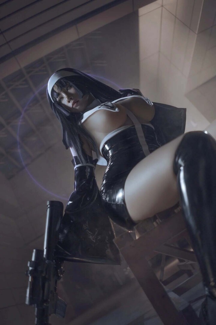 anh cosplay nun