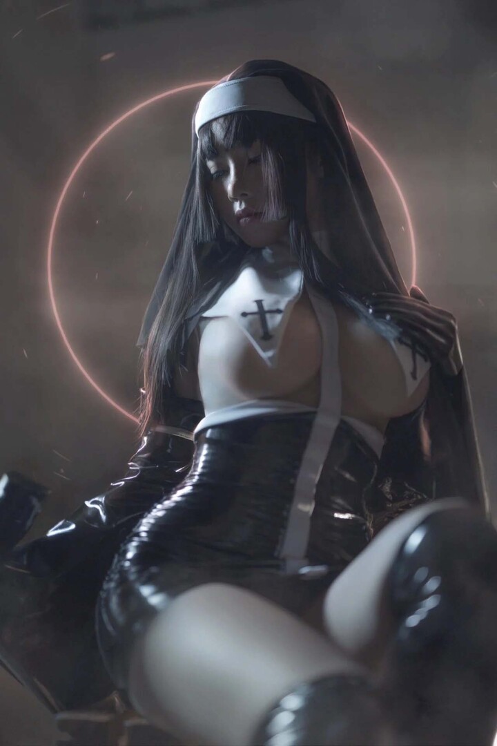 anh gai cosplay nun